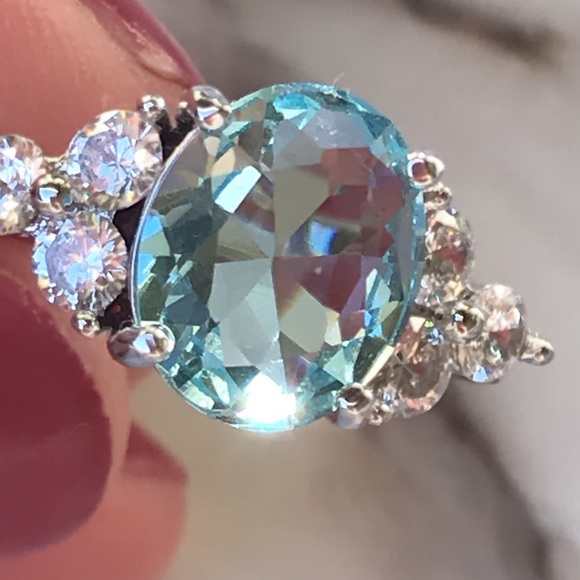 Sterling Silver oval Blue topaz engagement ring - Picture 3 of 9